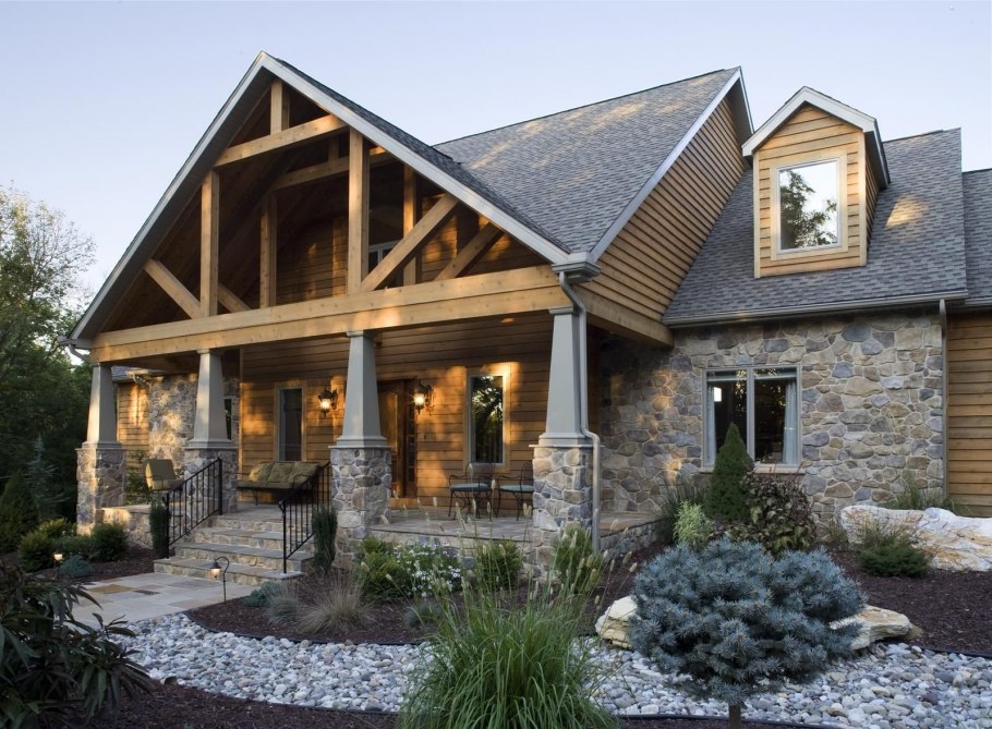 Отделка фасада камнем и деревом