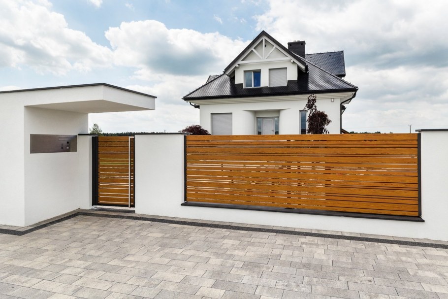 Стильные заборы для коттеджей