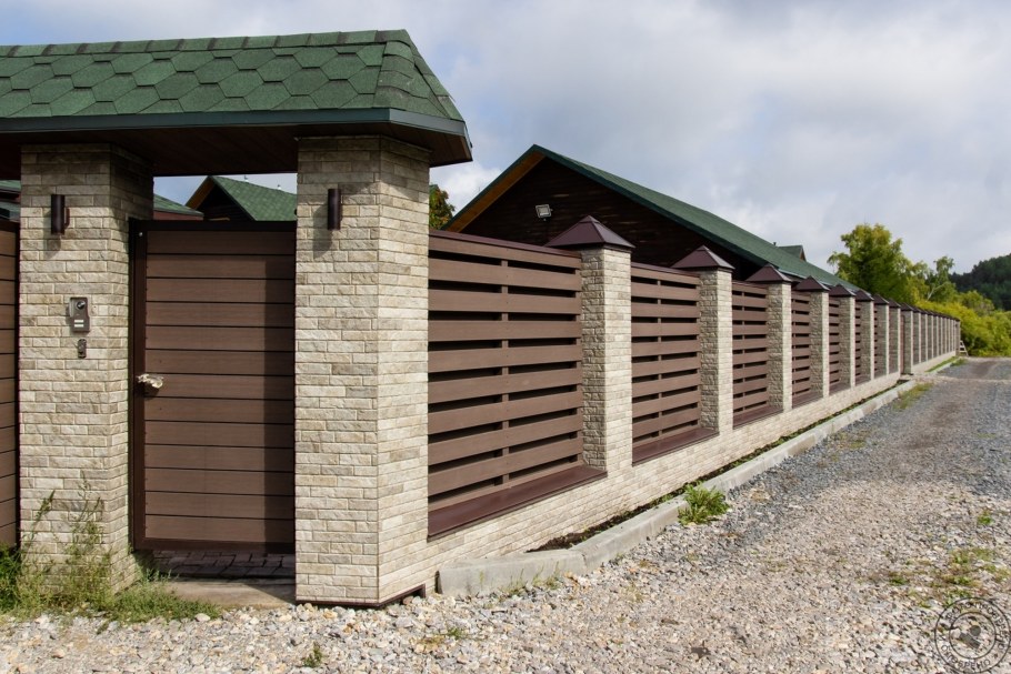 Лицевой забор частного