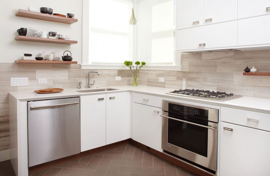 Фартук из плитки на кухню у холодильника