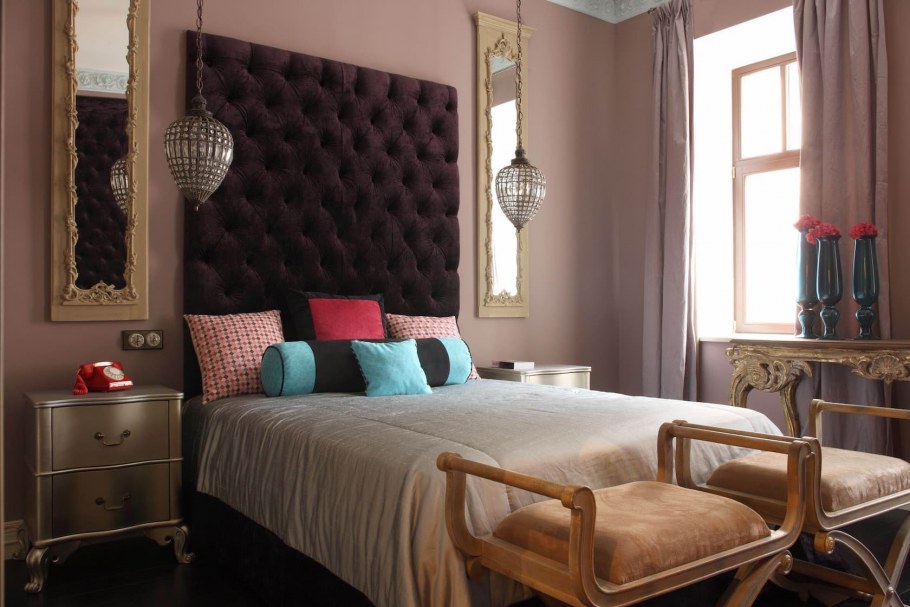 Зеркало в спальне бордовый цвет