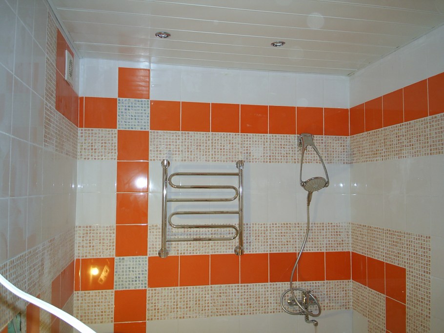 Плитка на потолок в ванную