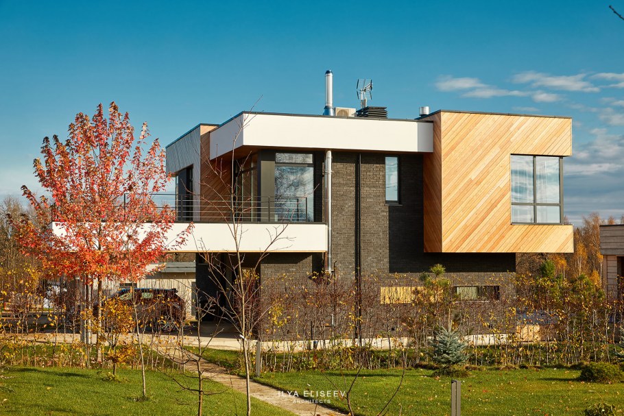 Монолитный дом с плоской крышей