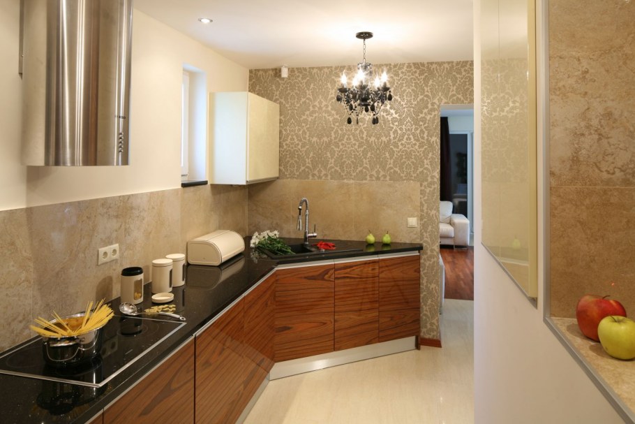 Бежевая кухня в классическом стиле