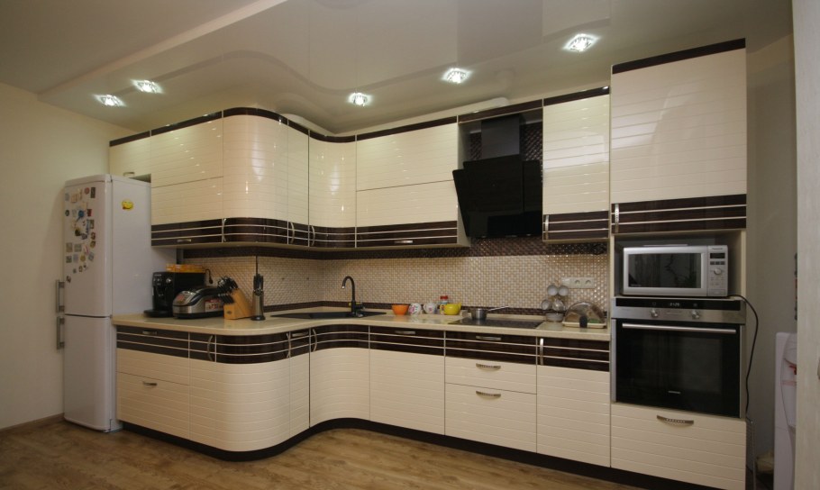 Кухня верх беж низ коричневый