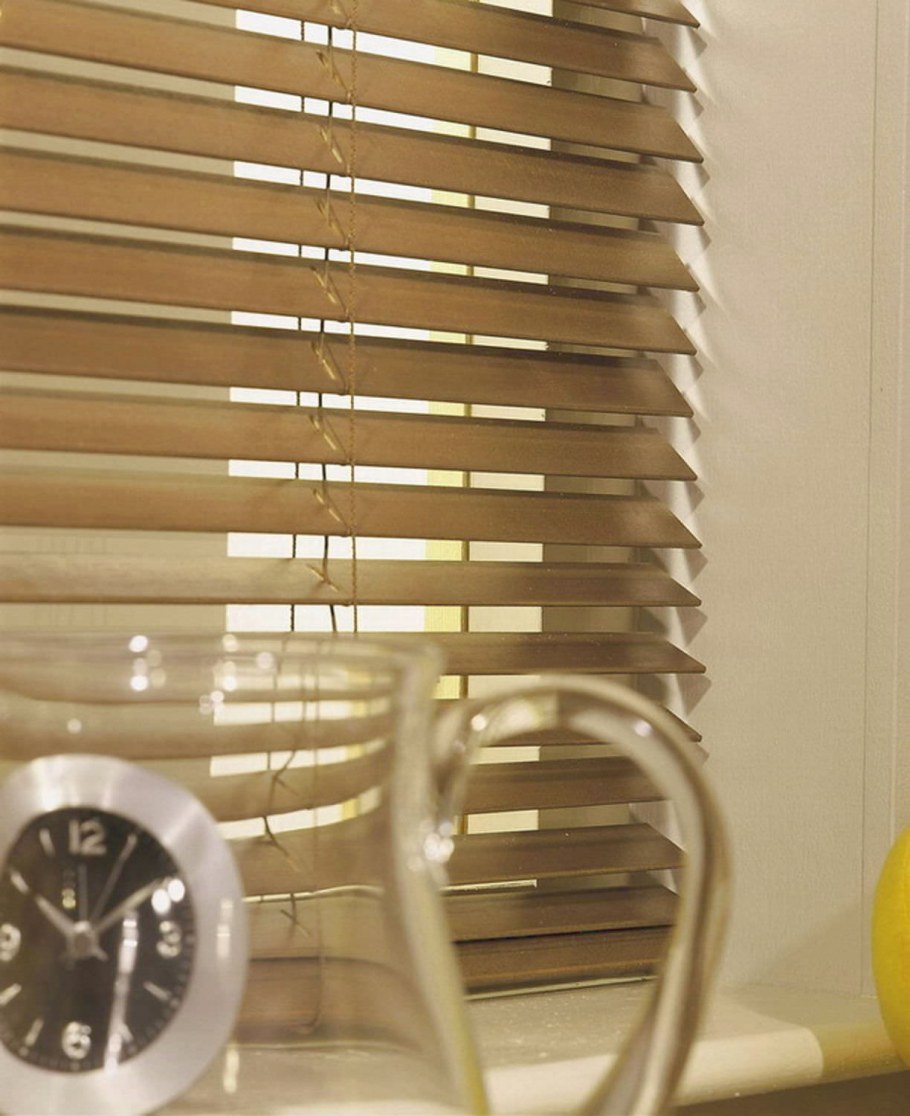 Пластиковые жалюзи под дерево