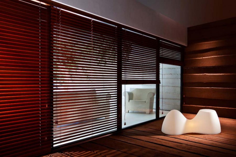 Свет от жалюзи