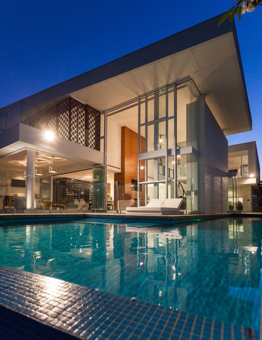 Бассейн в особняке