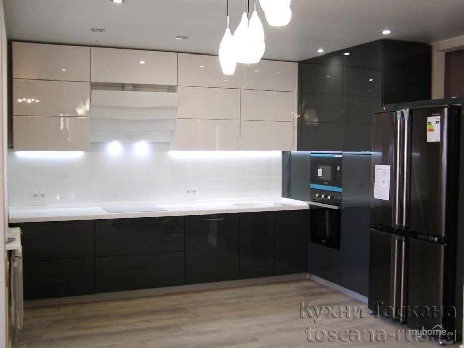 Бело графитовая кухня