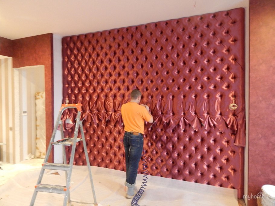 Мягкие стеновые панели в интерьере гостиной