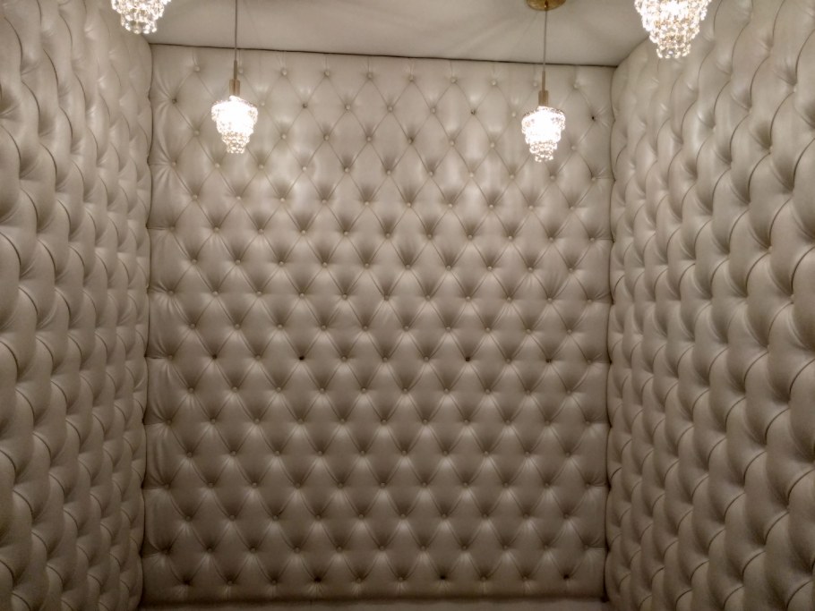 Кожаные панели для стен