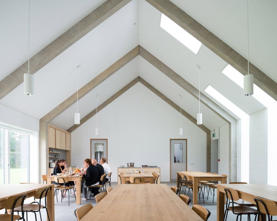 Треугольный потолок