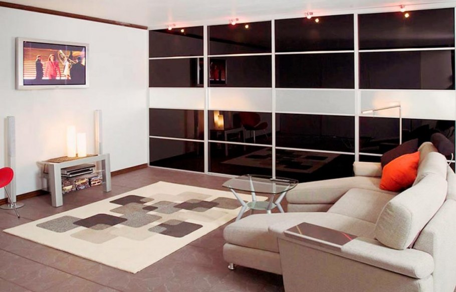 Встроенный шкаф в гостиной