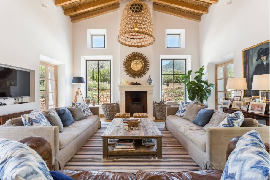 Диван в средиземноморском стиле