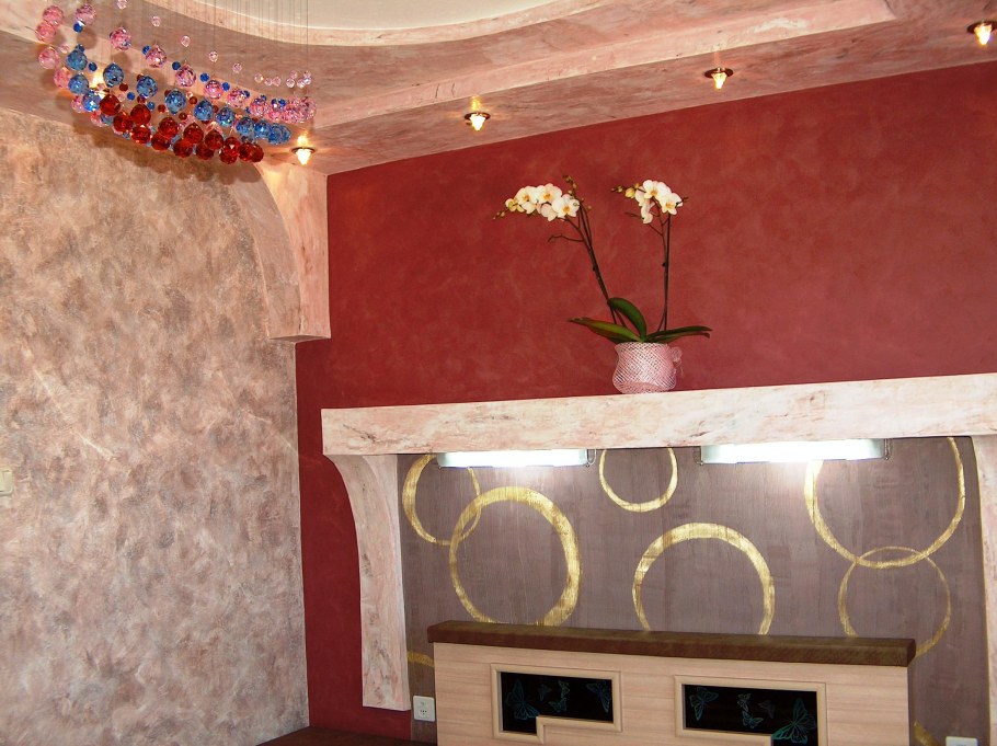 Декор выступа в стене