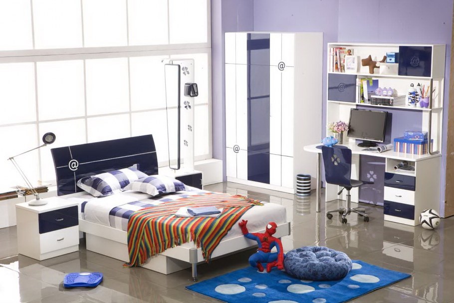Большой комплект мебели в комнату подростка