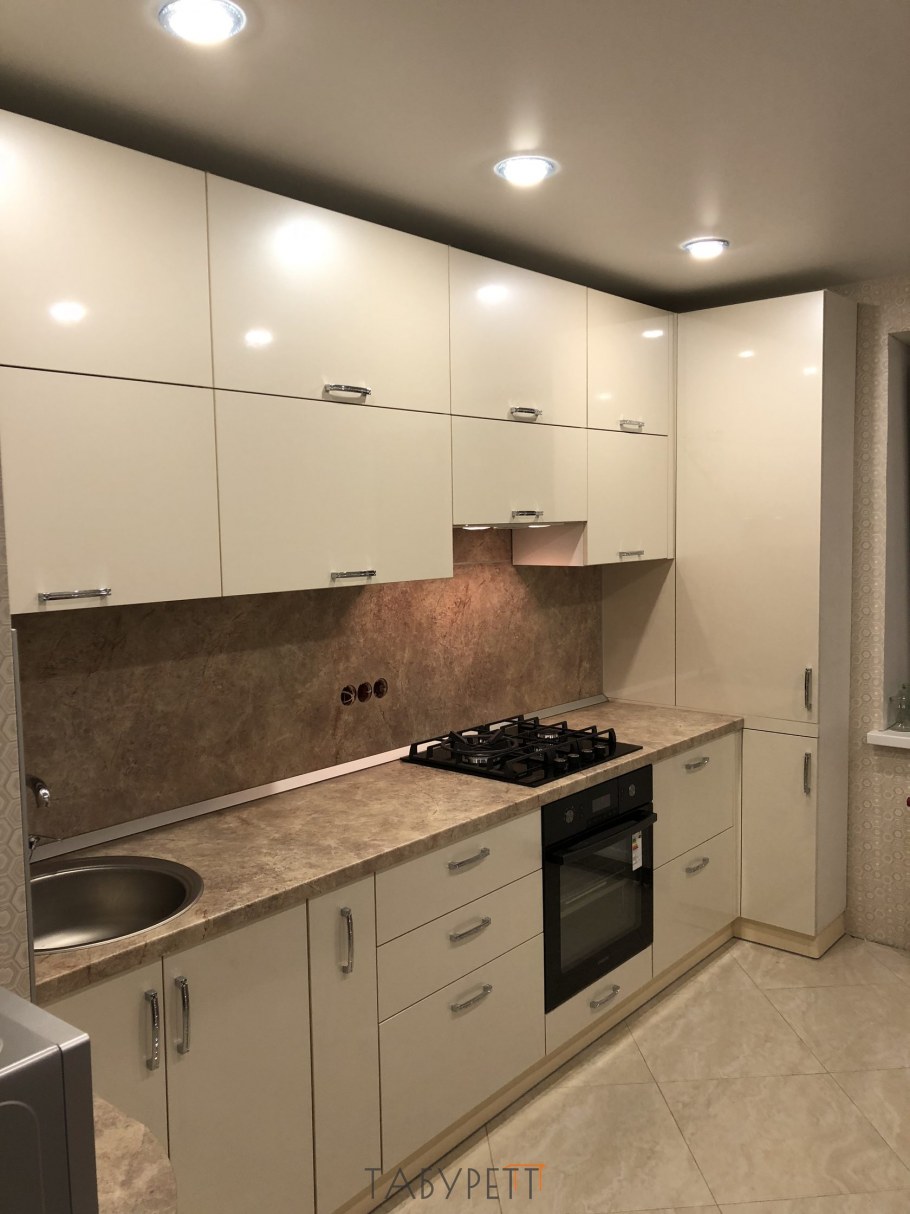 Угловые кухни бежевого цвета