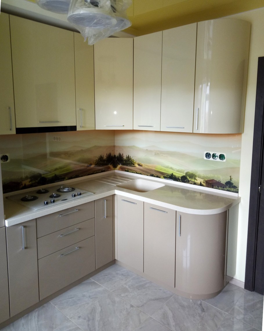 Угловая кухня бежевая