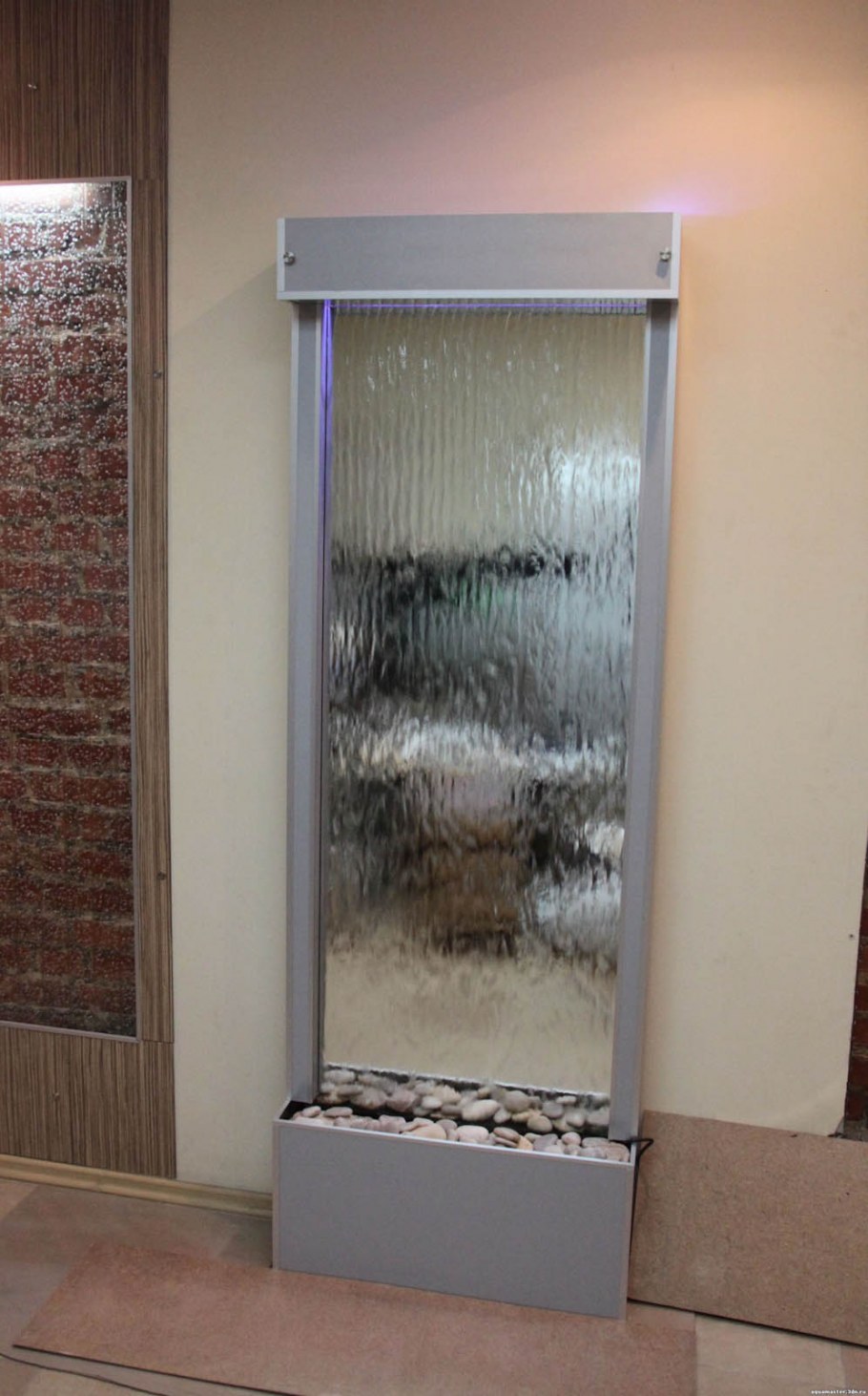 Водопад в квартиру настенный