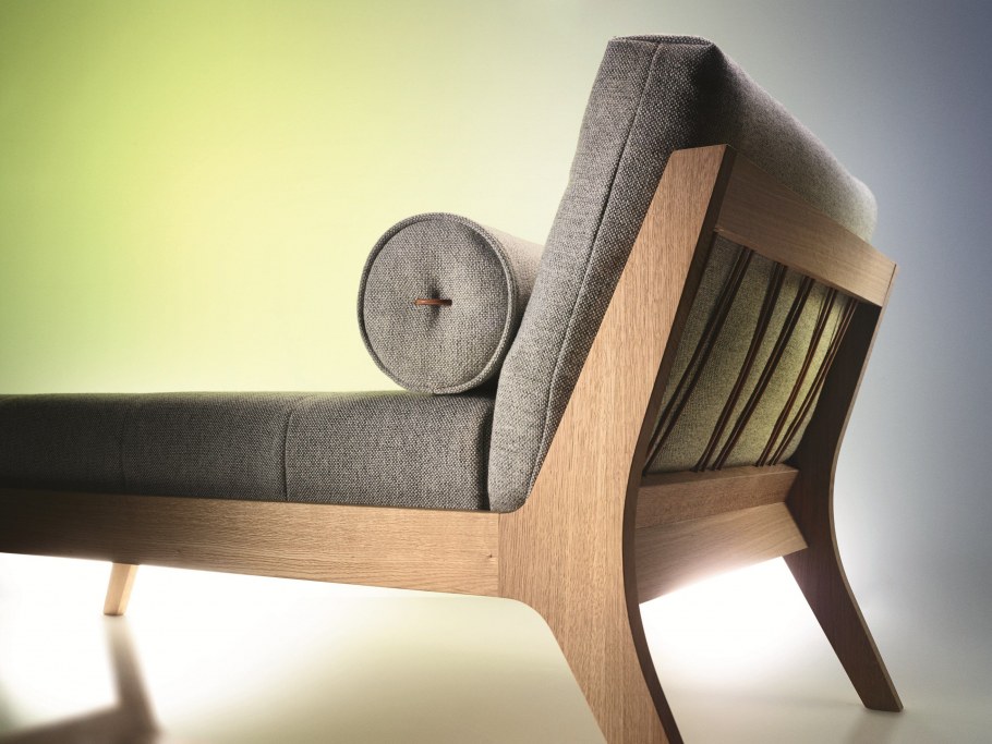 Диван с деревянным основанием