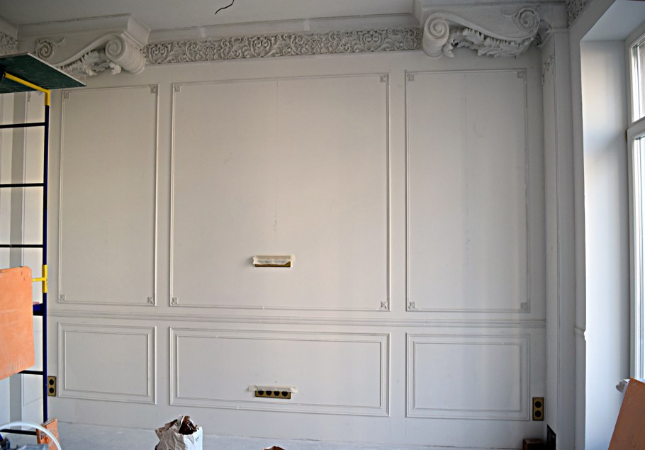 Пенополиуретановые молдинги для стен в интерьере