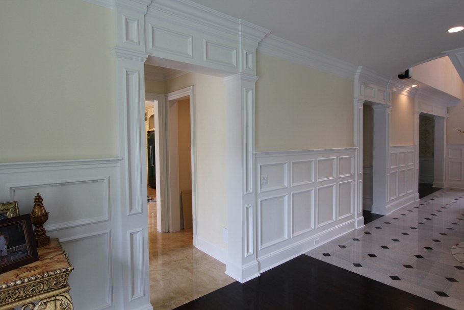 Металлические молдинги в интерьере