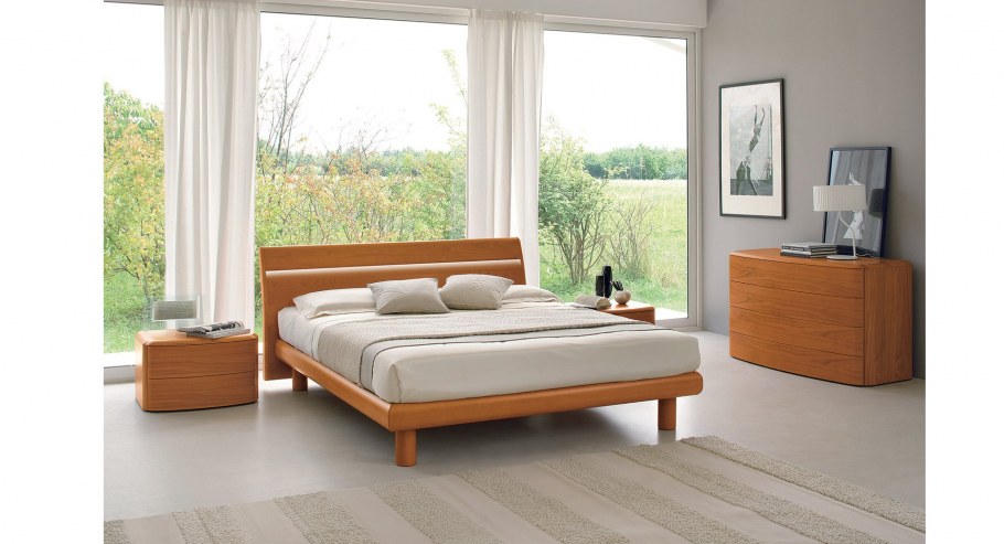 Комната с рыжей мебелью