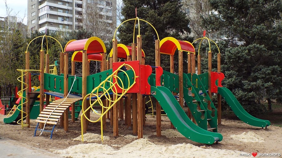 Детская площадка во дворе