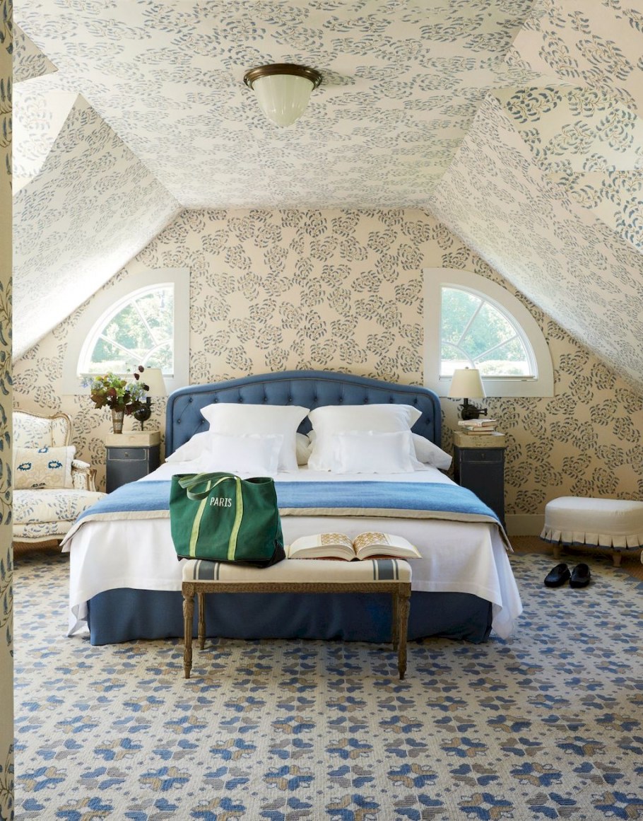 Обои в спальню на мансарде