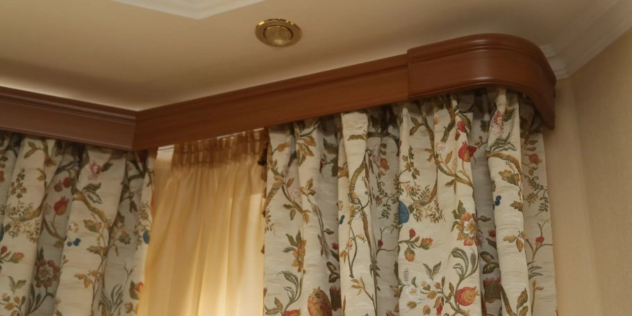 Карниз потолочный пластиковый