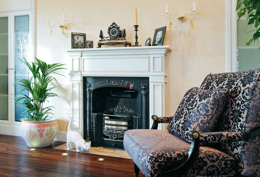 Интерьер маленькой прихожей с углом, в квартире