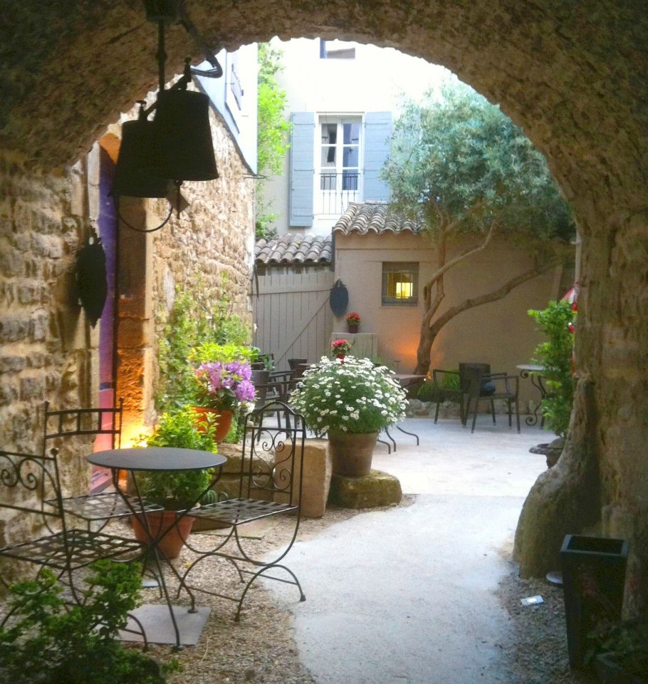 Италия деревня Прованс двор