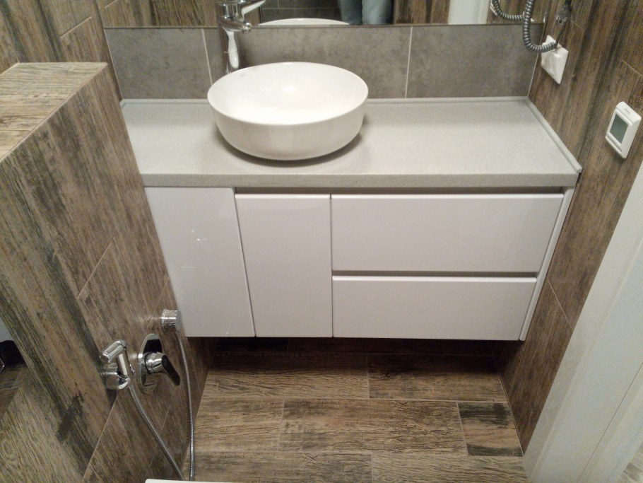 Тумбы для ванной комнаты из керамогранита