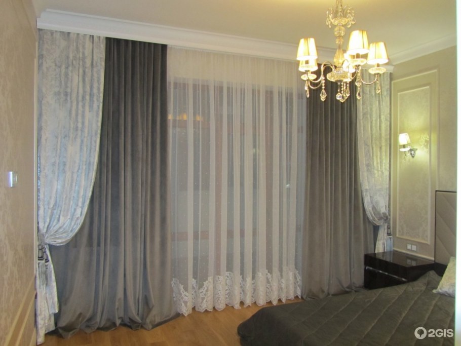 Шторы в гостиную с натяжным потолком