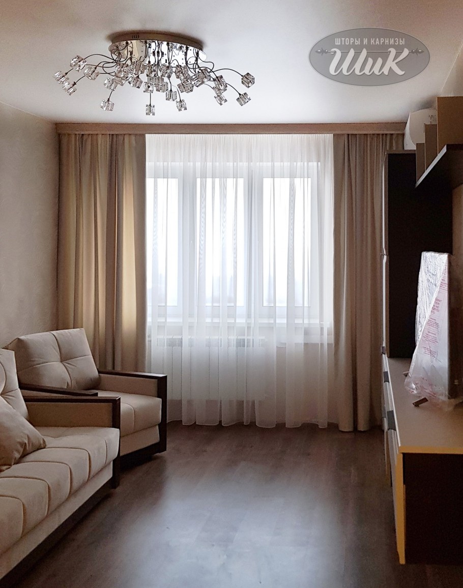 Карниз для штор в зале