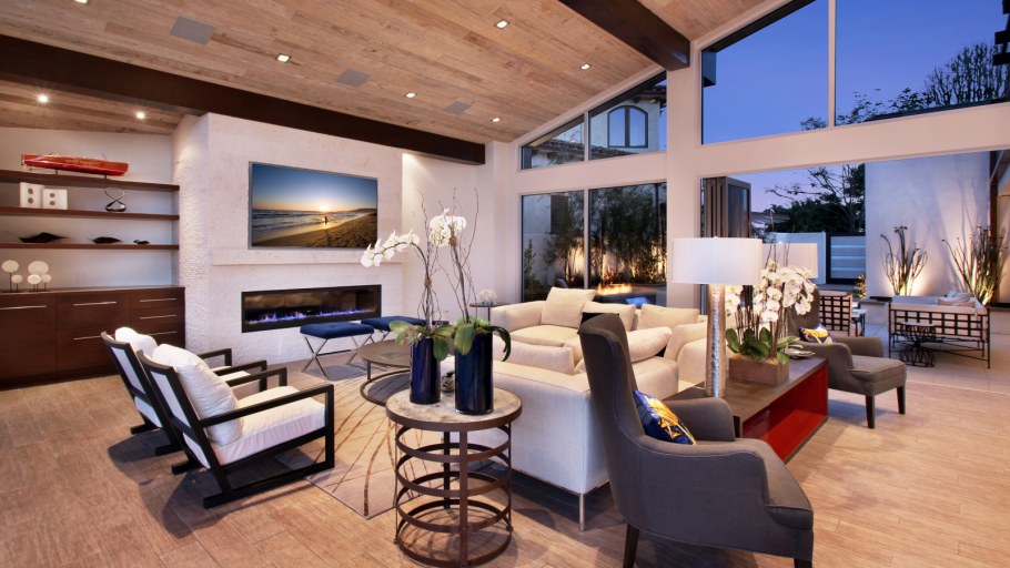 Внутри дома