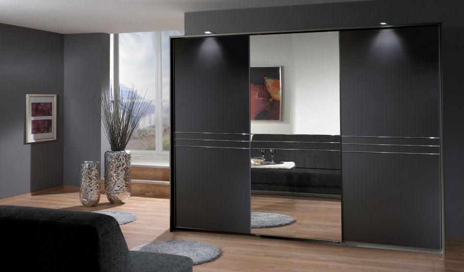 Скрытые шкафы в интерьере гостиной