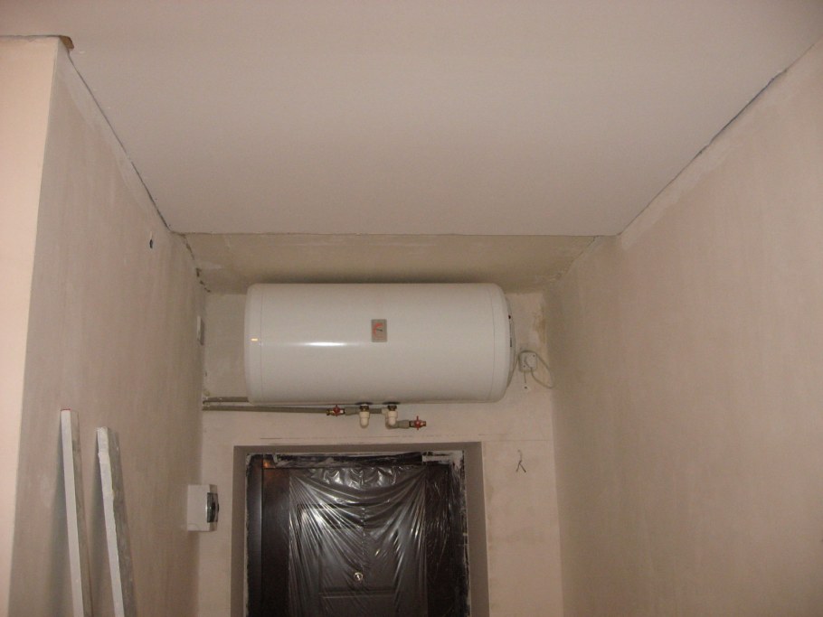 Водонагреватель в подъезде
