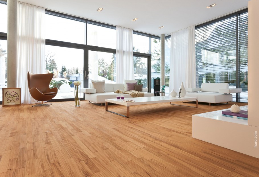 Ламинат с фаской светлый