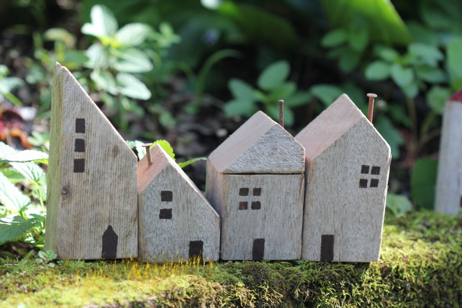 Домики деревянные декоративные