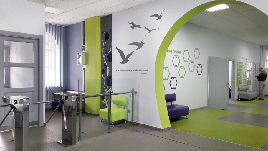 Дизайн стен в детском саду