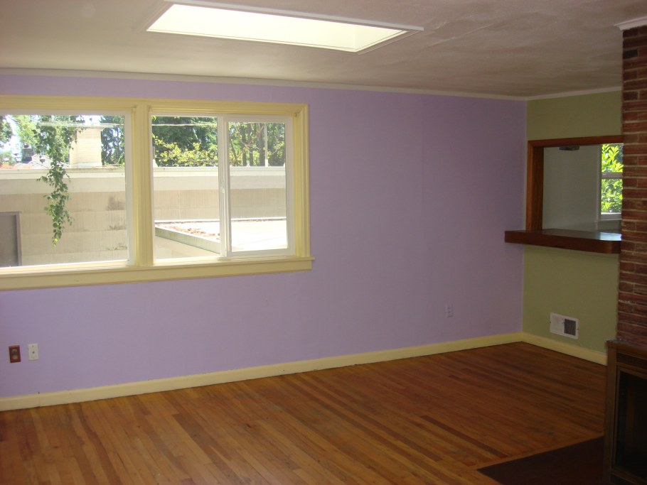 Покраска стен в группе детского сада