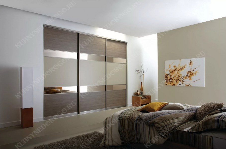 Телевизор встроенный в шкаф в спальне