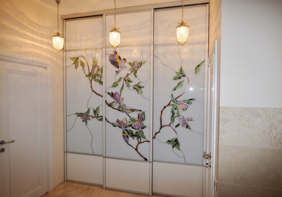 Шкафы купе с витражами