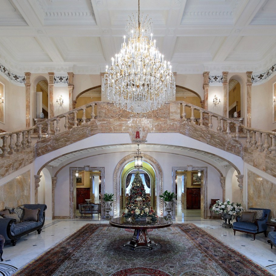 Особняк в дворцовом стиле