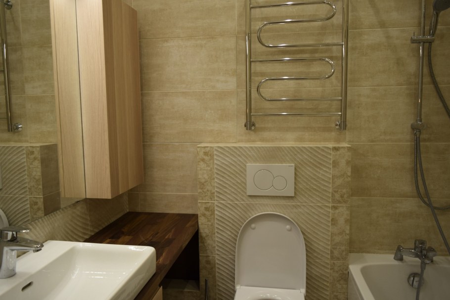 Полотенцесушитель над унитазом