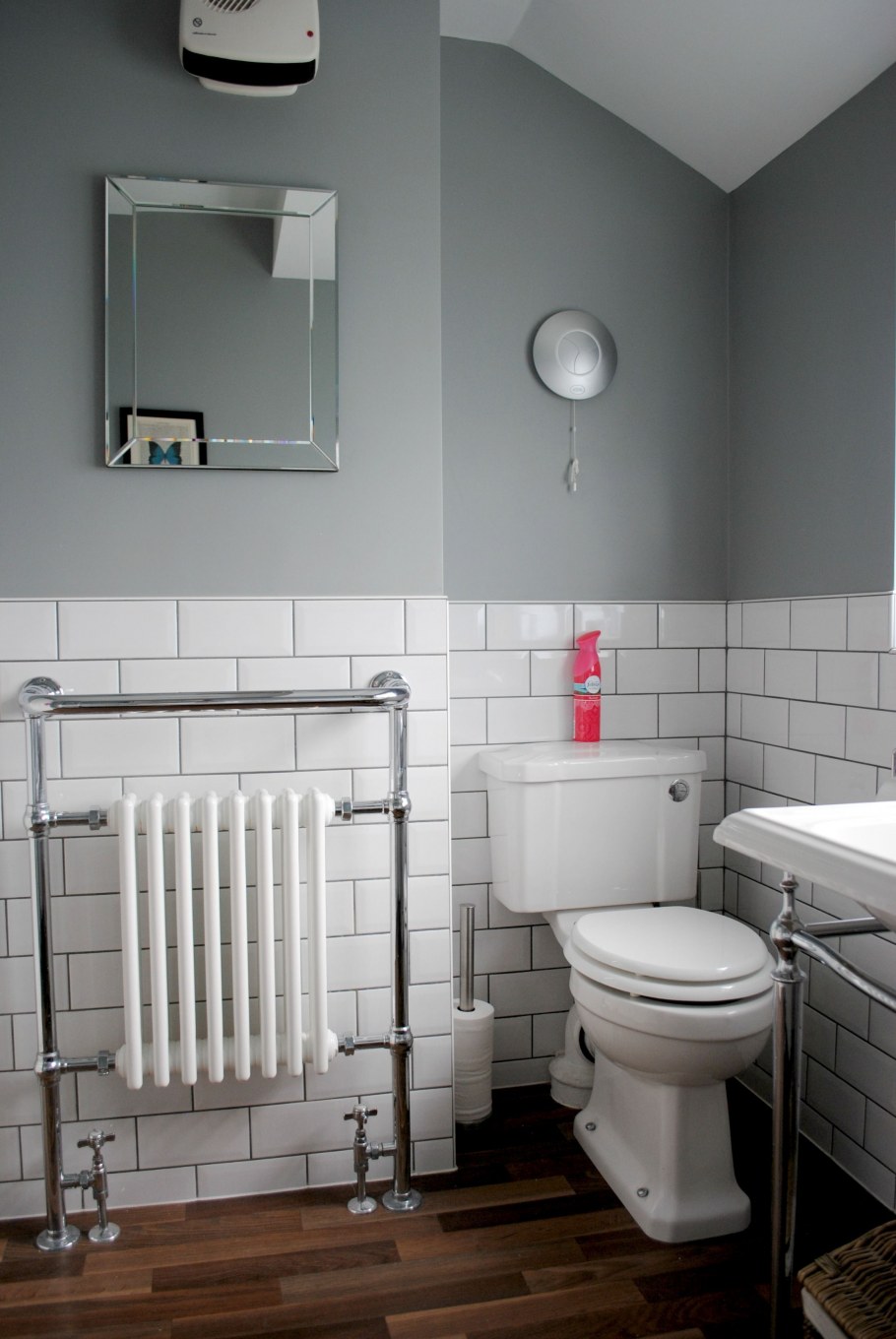 Полотенцесушитель над унитазом