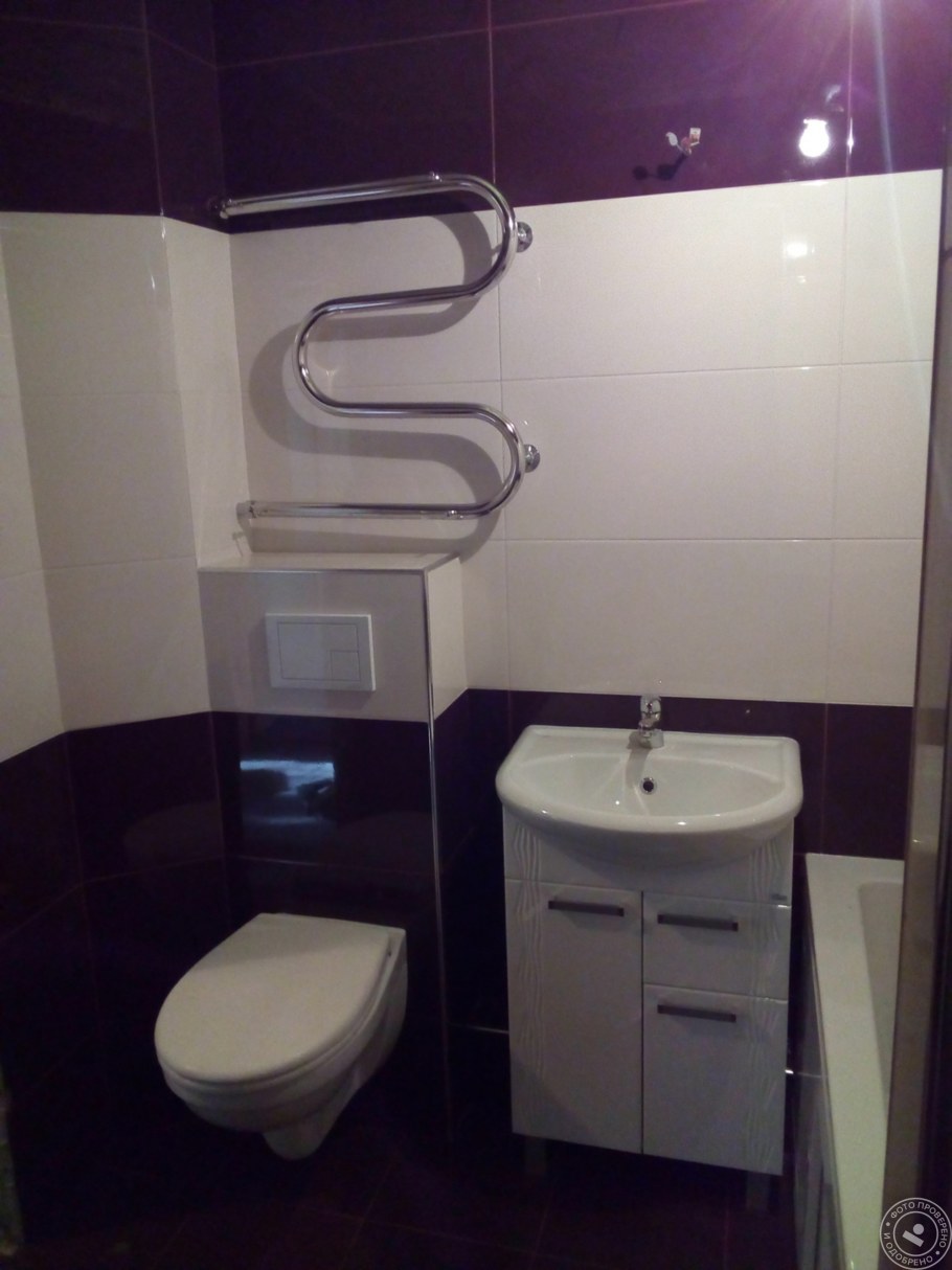 Полотенцесушитель над унитазо