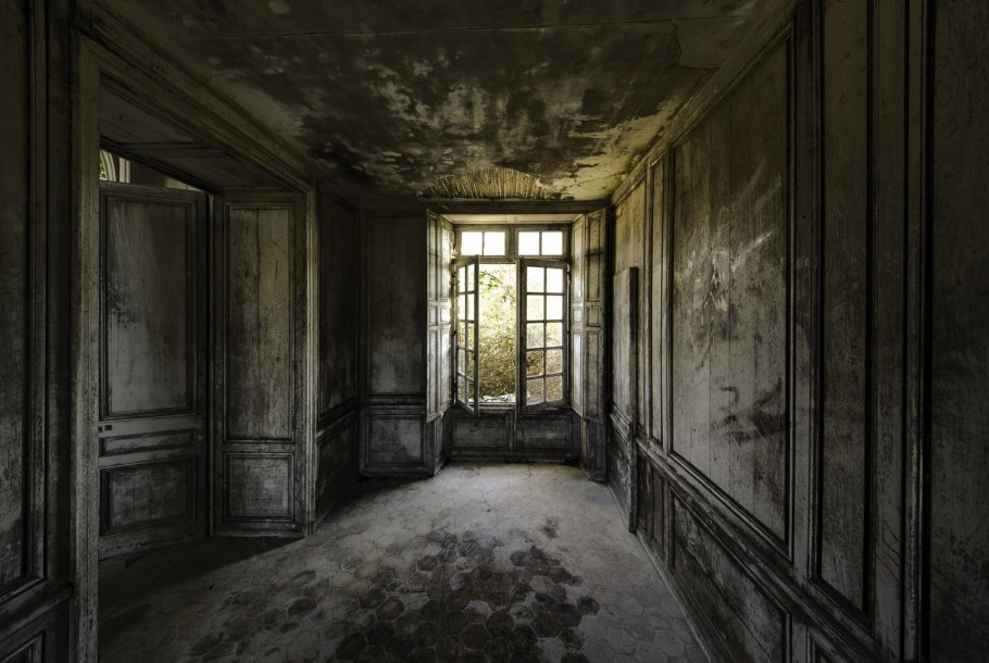 Заброшенный дом внутри