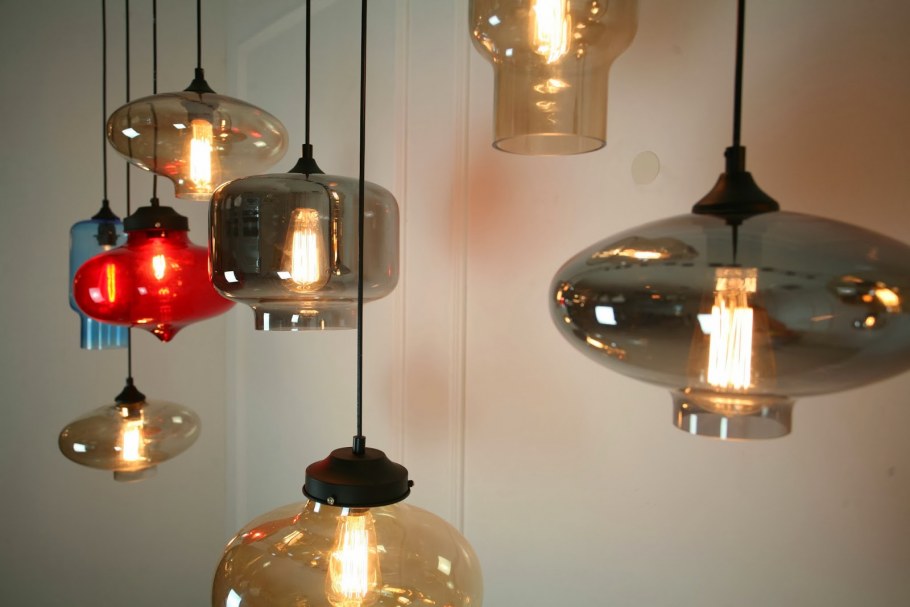 Кованые люстры в интерьере